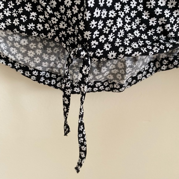 NWT Floral off the shoulder top - Picture 3 of 3